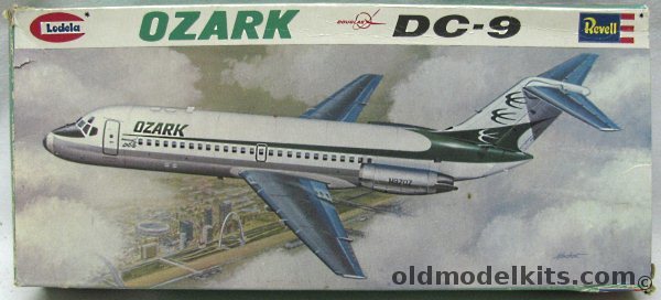 Revell 1/120 Douglas DC-9 Ozark Airlines, H247 plastic model kit